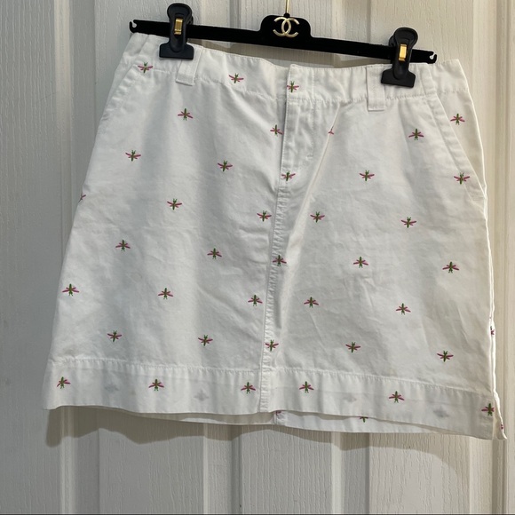 𝅺LILLY Pulitzer Snappy Mini Skirt White Dragonfly Cotton Size 6 Small EUC - Picture 2 of 7